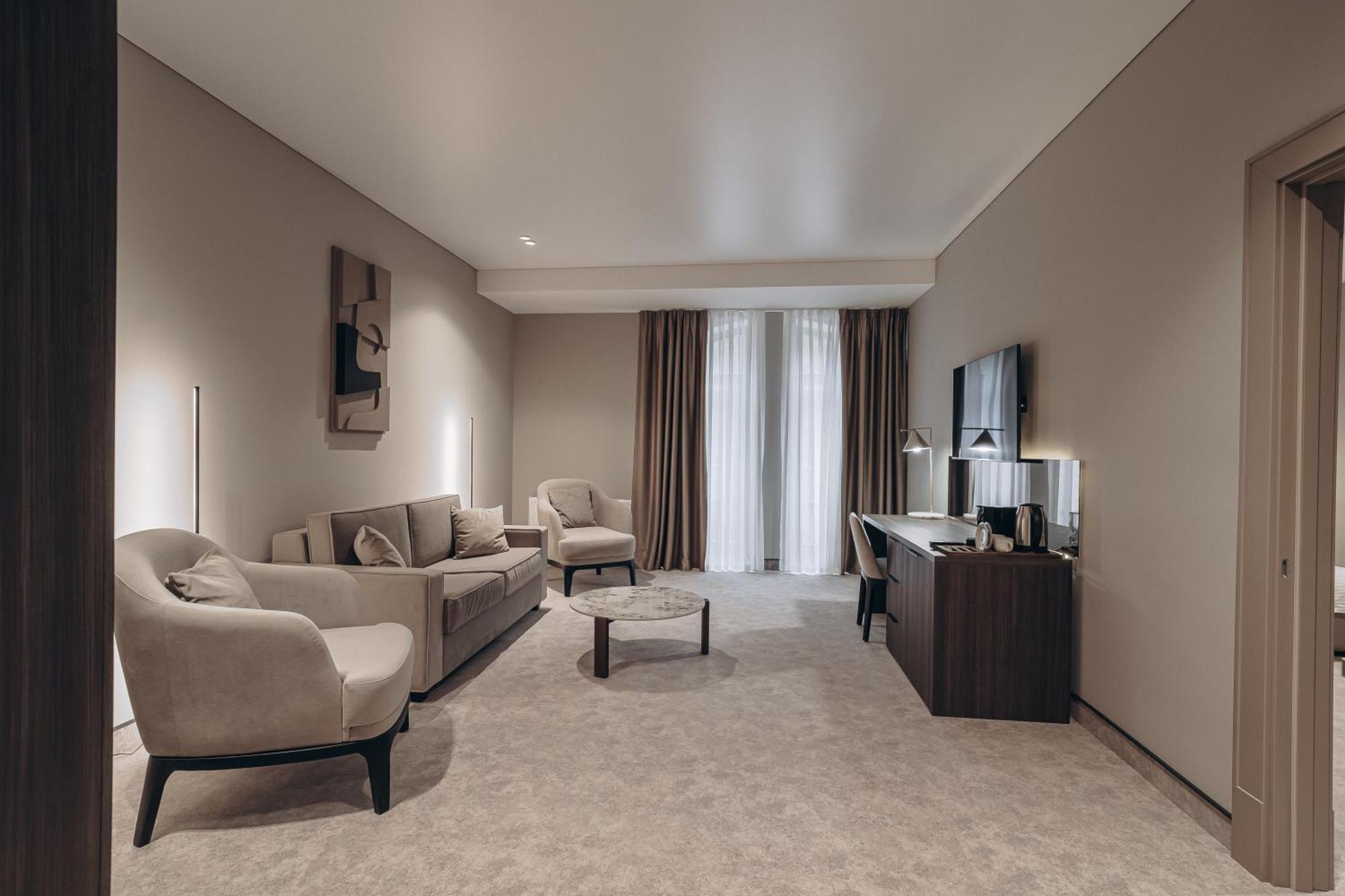 Park Hotel Bristol Oujhorod Extérieur photo