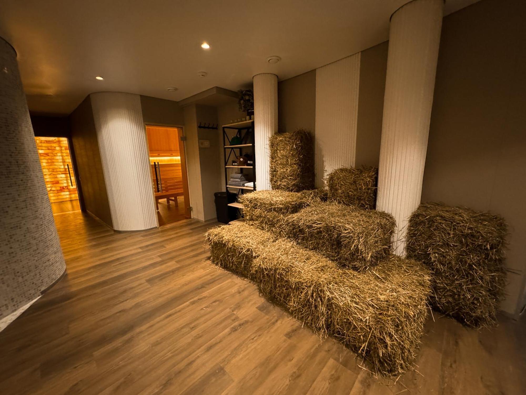 Park Hotel Bristol Oujhorod Extérieur photo