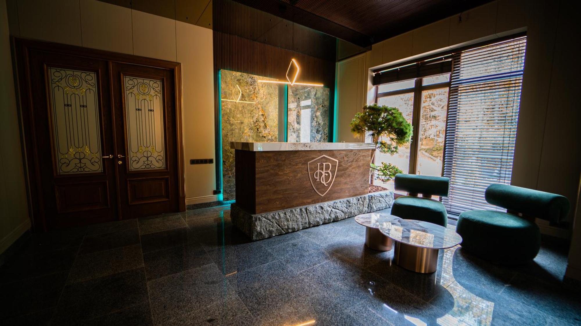 Park Hotel Bristol Oujhorod Extérieur photo