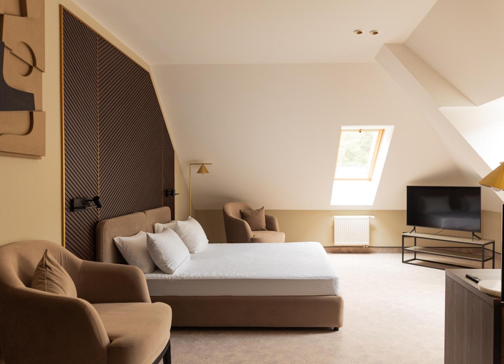 Park Hotel Bristol Oujhorod Extérieur photo