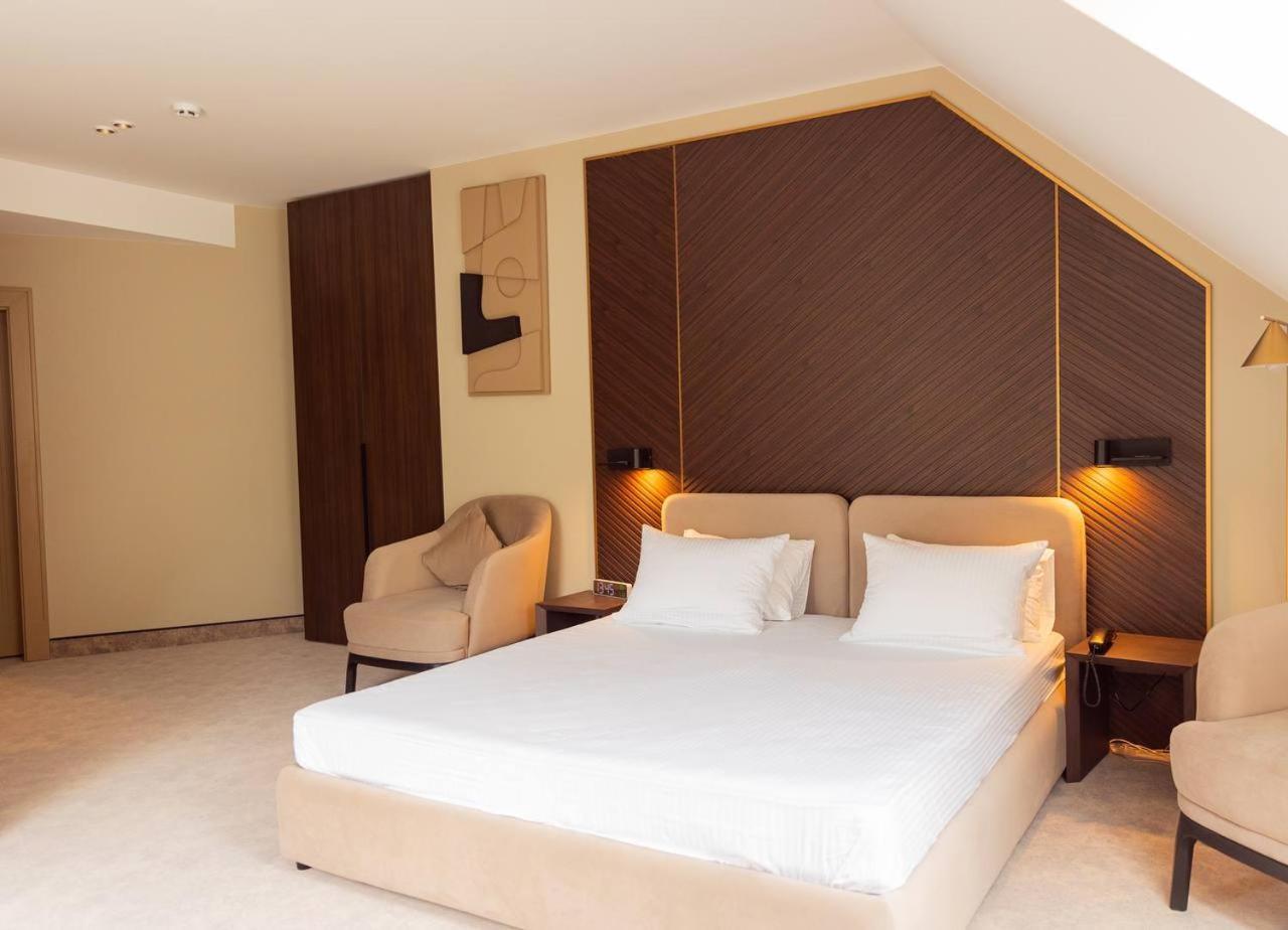 Park Hotel Bristol Oujhorod Extérieur photo