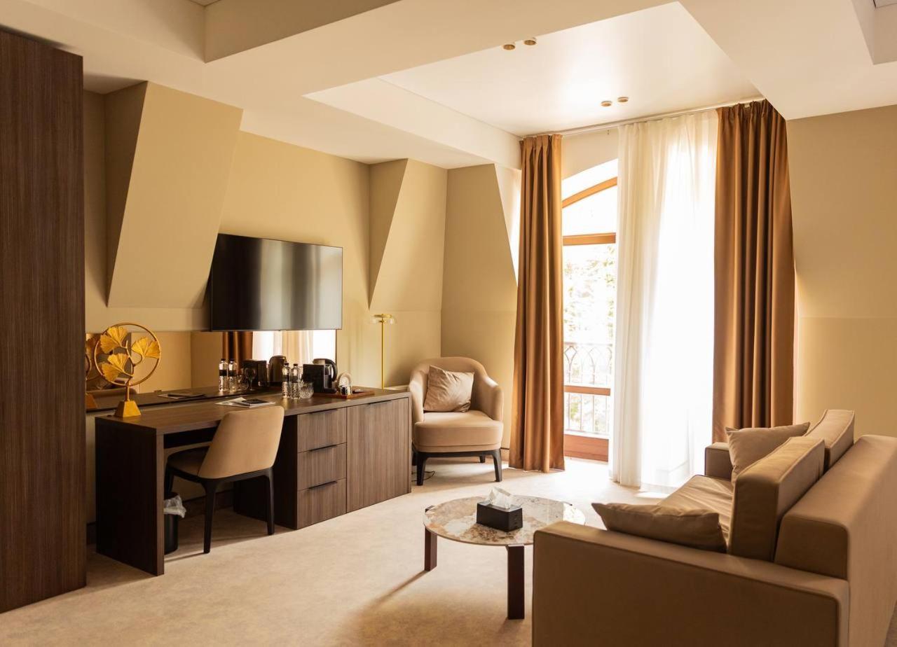 Park Hotel Bristol Oujhorod Extérieur photo