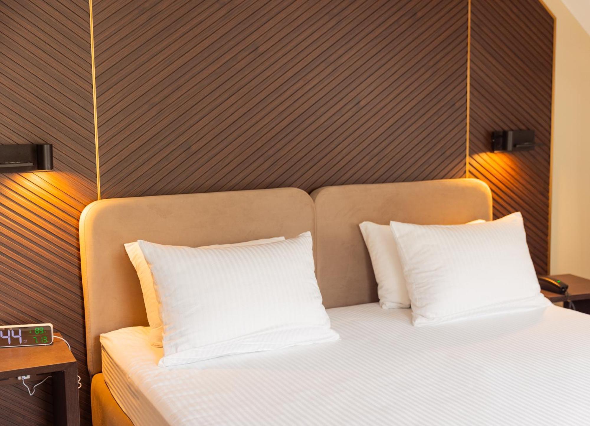 Park Hotel Bristol Oujhorod Extérieur photo