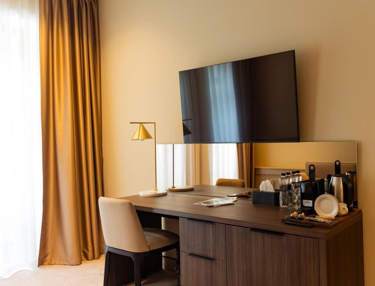 Park Hotel Bristol Oujhorod Extérieur photo