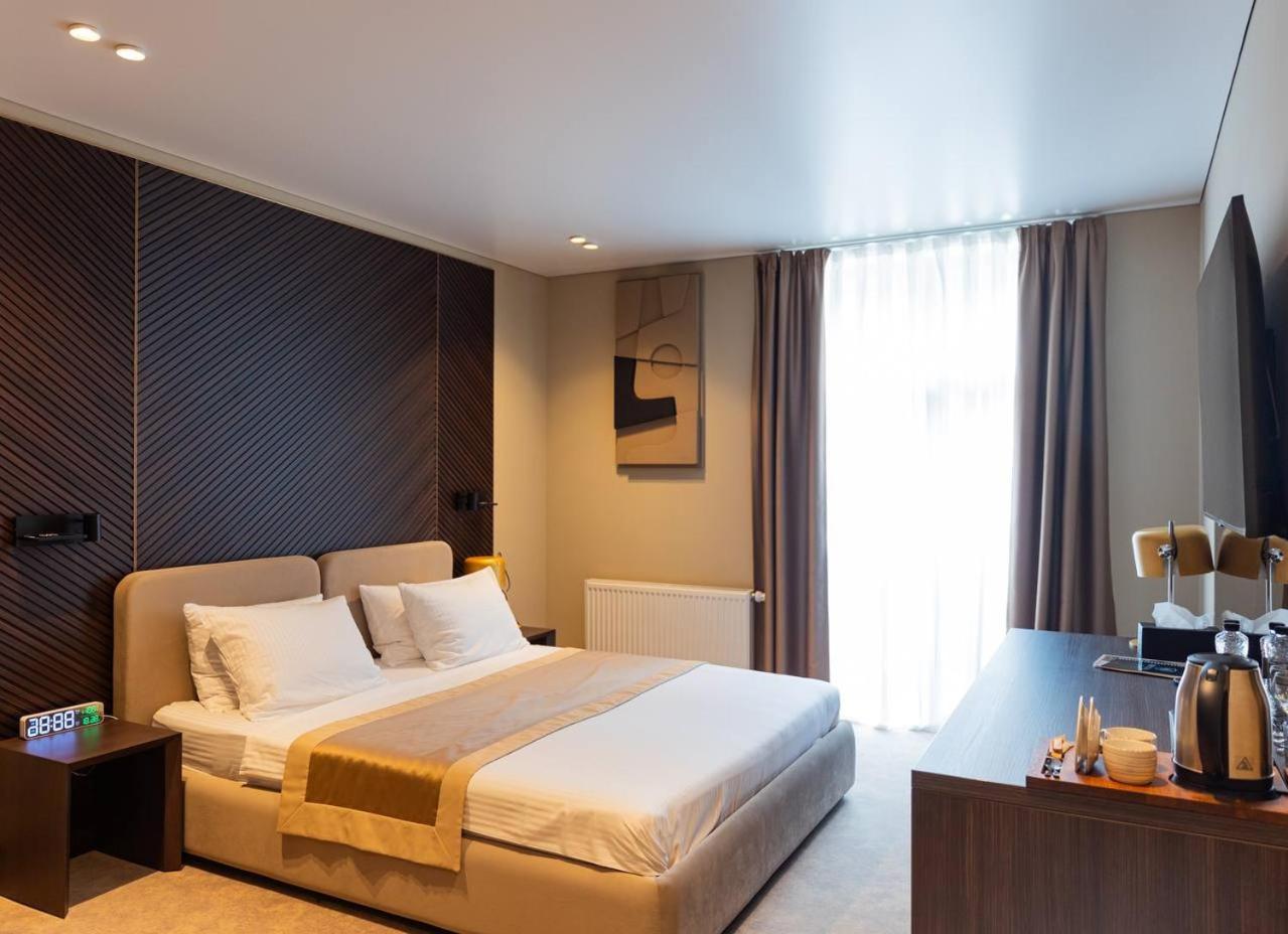 Park Hotel Bristol Oujhorod Extérieur photo