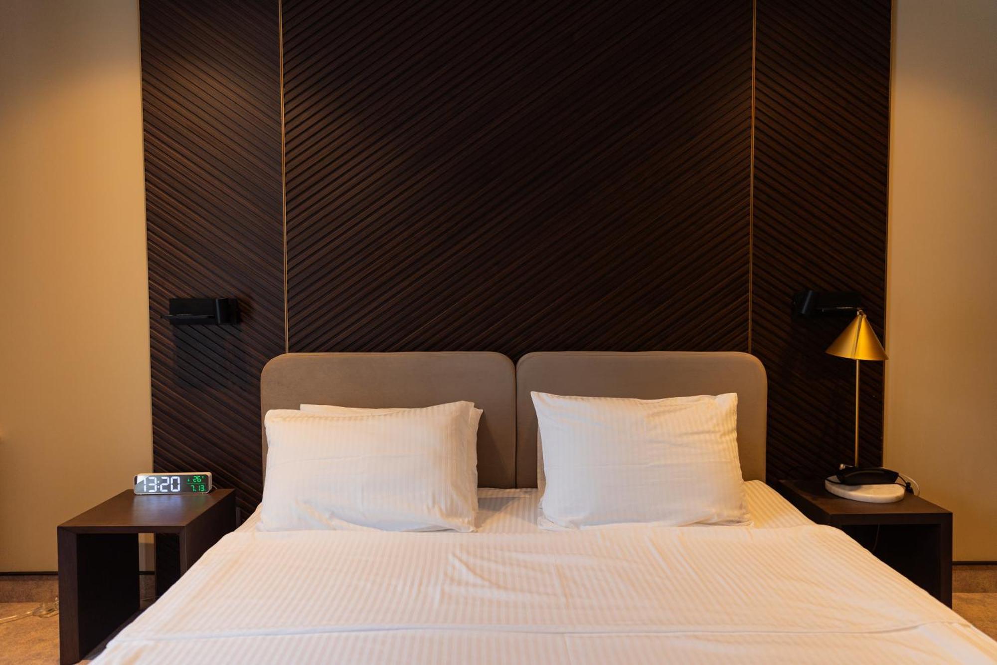 Park Hotel Bristol Oujhorod Extérieur photo
